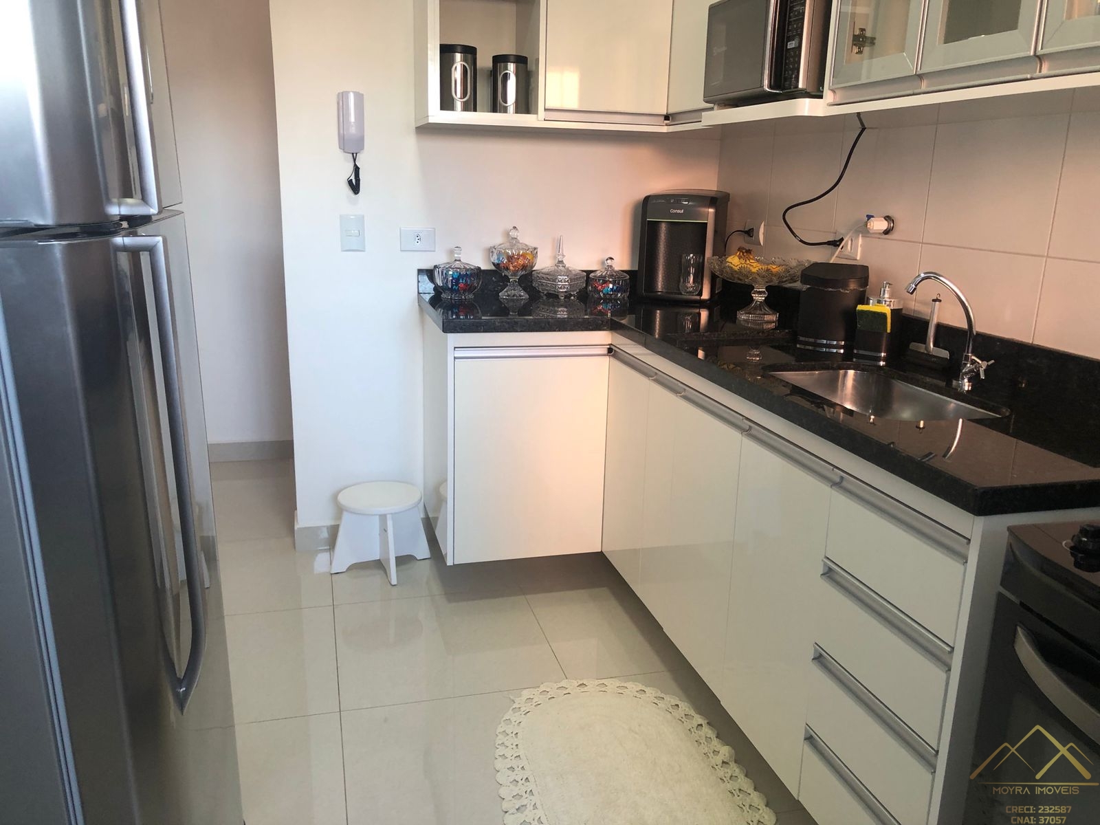 Apartamento à venda com 3 quartos, 110m² - Foto 2