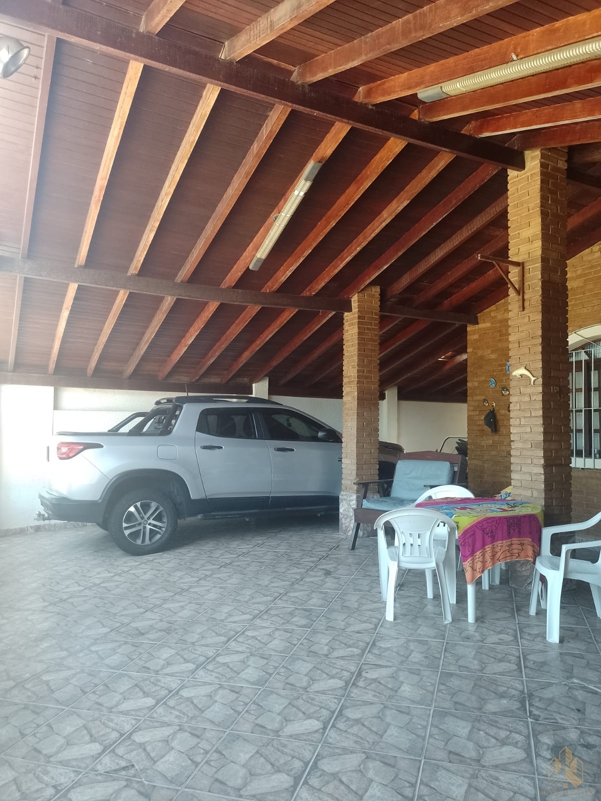 Casa à venda com 4 quartos, 163m² - Foto 1